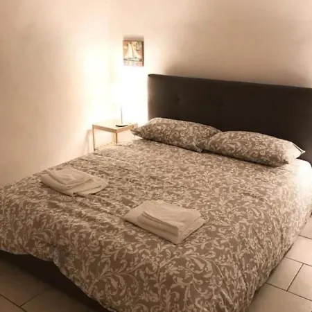 Appartamento Im Historischen Zentrum Von By Interhome